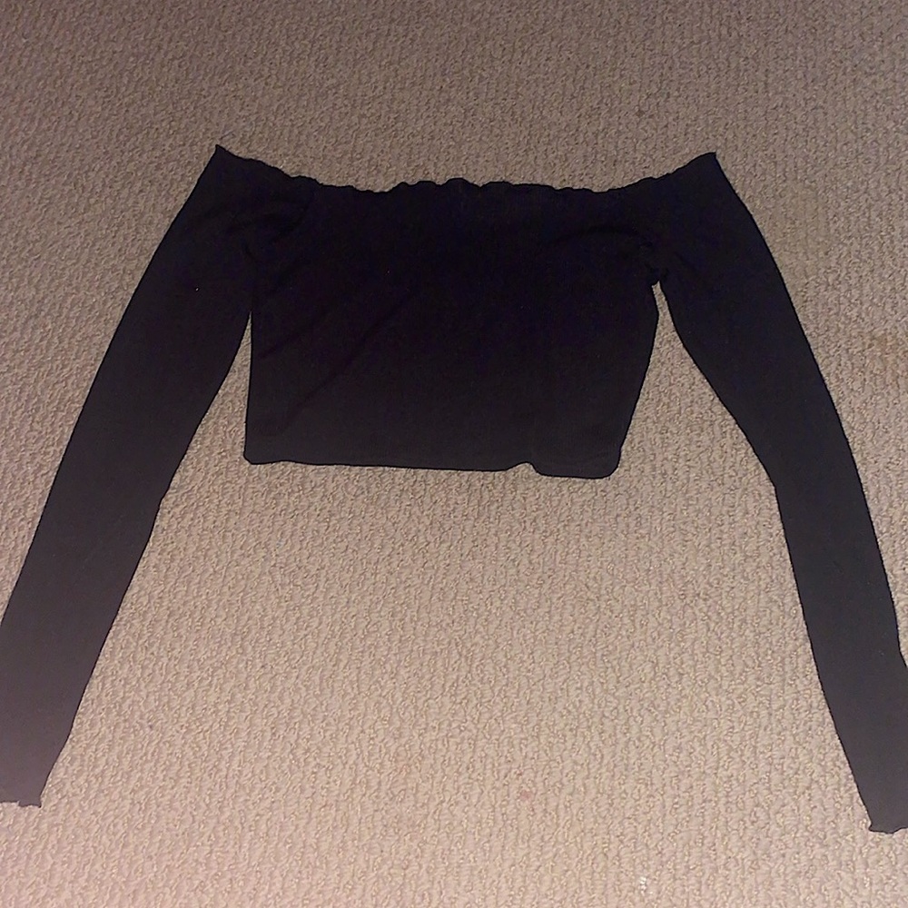 Cropped black long sleeve top